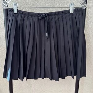 NWOT Vuori Pleated Drawstring Mini Skirt - Black